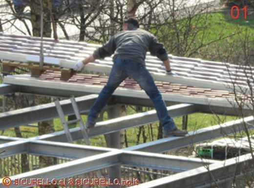 Immagini Stock - Fabbro A Lavorare Su Metallo Su Incudine Forgia Al  Dettaglio Colpo Ad Alta Velocità. Image 46297685